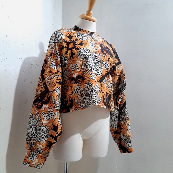 Bershka | Women's over sized Patterned Long Sleeve cropped Top - Picture 1 of 10